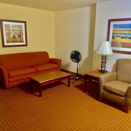 Park View Inn & Suites Hoisington Near Great Bend Eksteriør billede