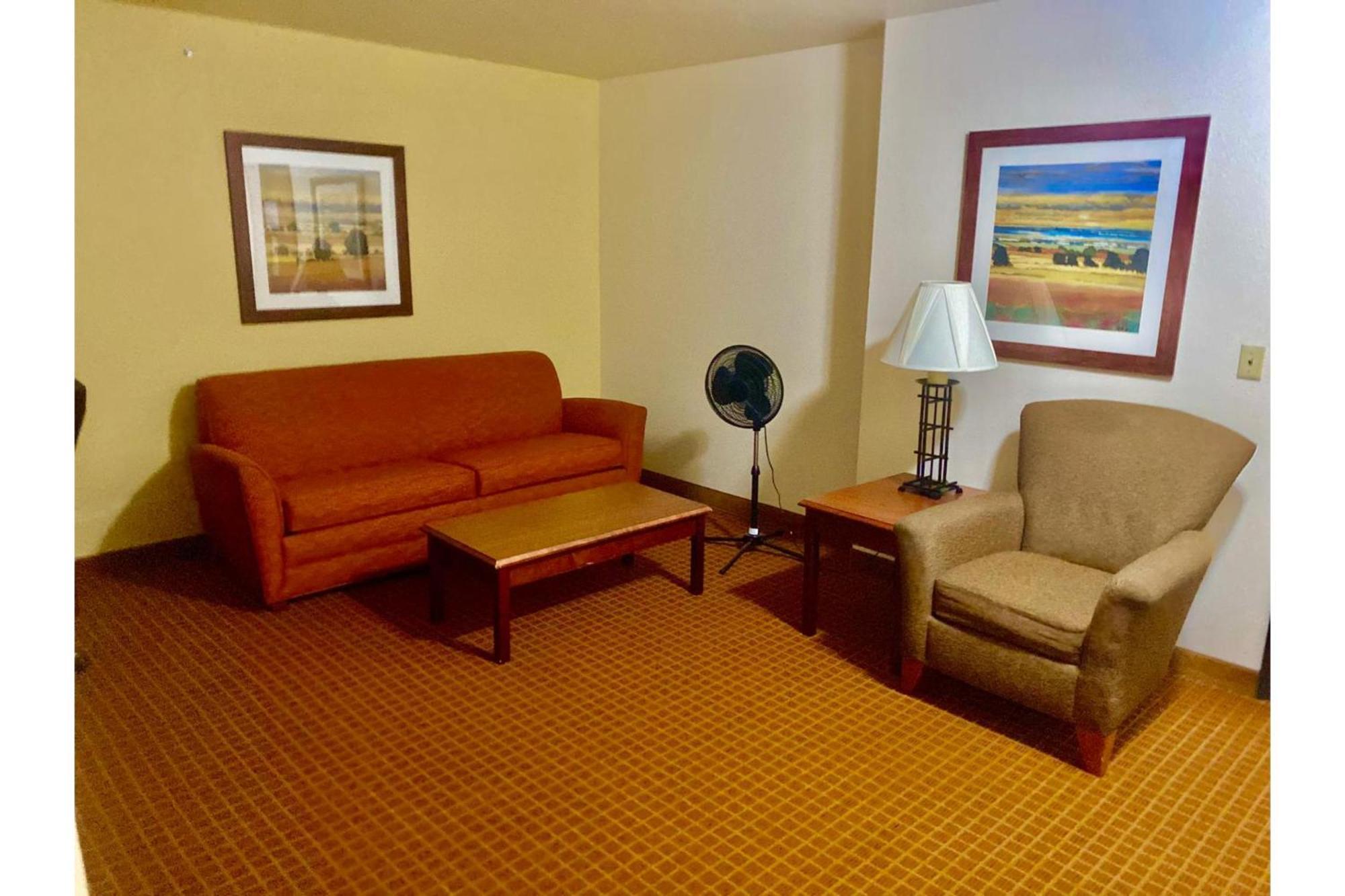 Park View Inn & Suites Hoisington Near Great Bend Eksteriør billede