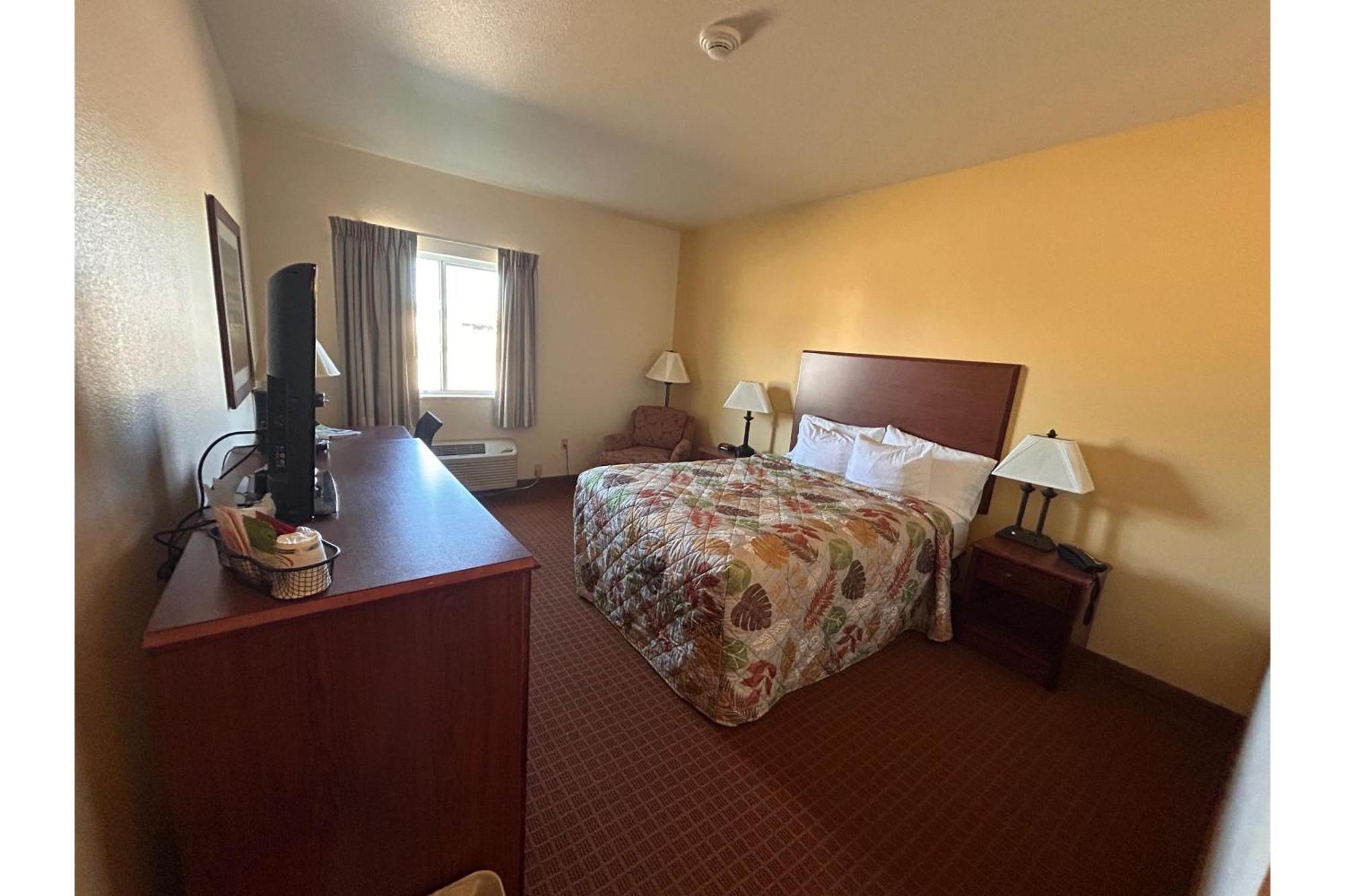 Park View Inn & Suites Hoisington Near Great Bend Eksteriør billede