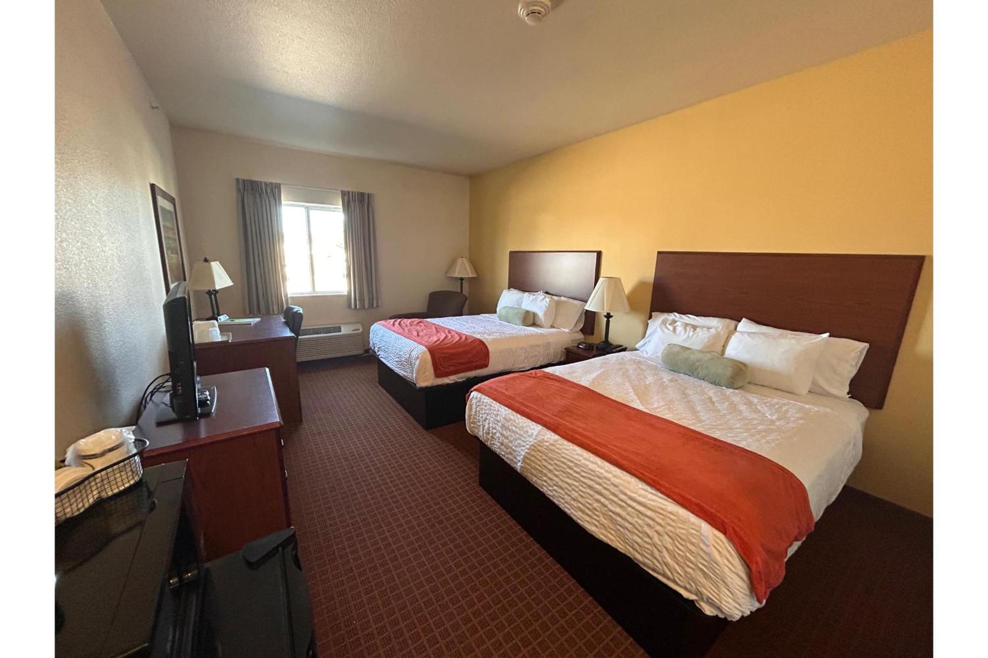 Park View Inn & Suites Hoisington Near Great Bend Eksteriør billede