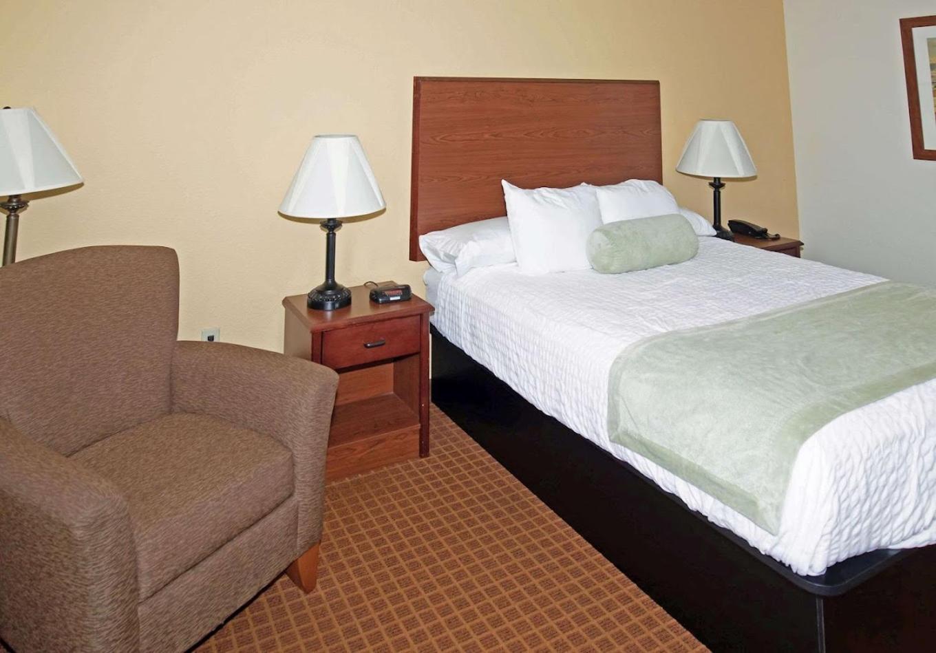 Park View Inn & Suites Hoisington Near Great Bend Eksteriør billede