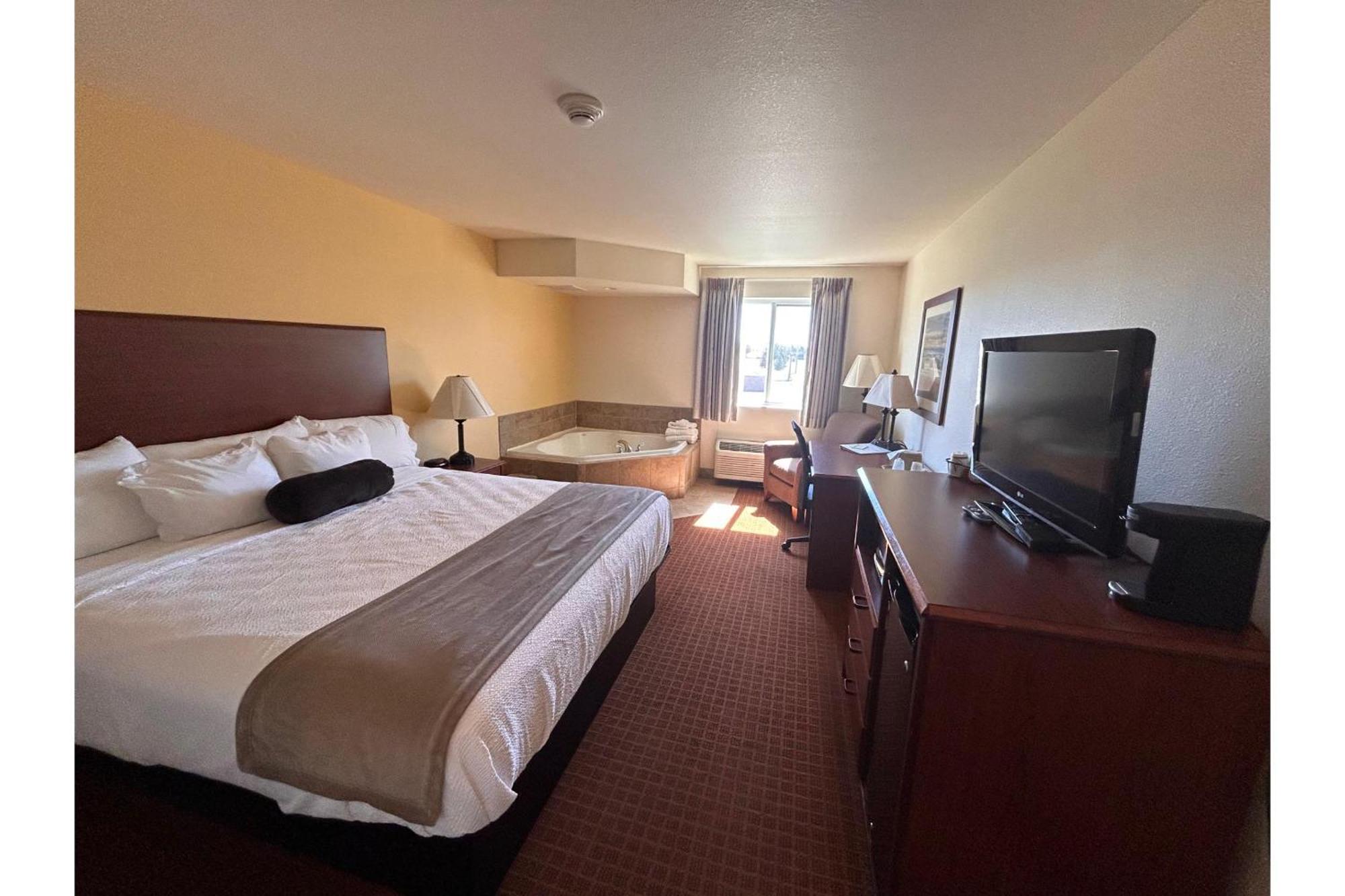 Park View Inn & Suites Hoisington Near Great Bend Eksteriør billede