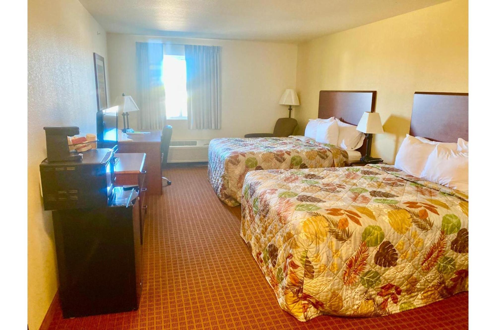 Park View Inn & Suites Hoisington Near Great Bend Eksteriør billede