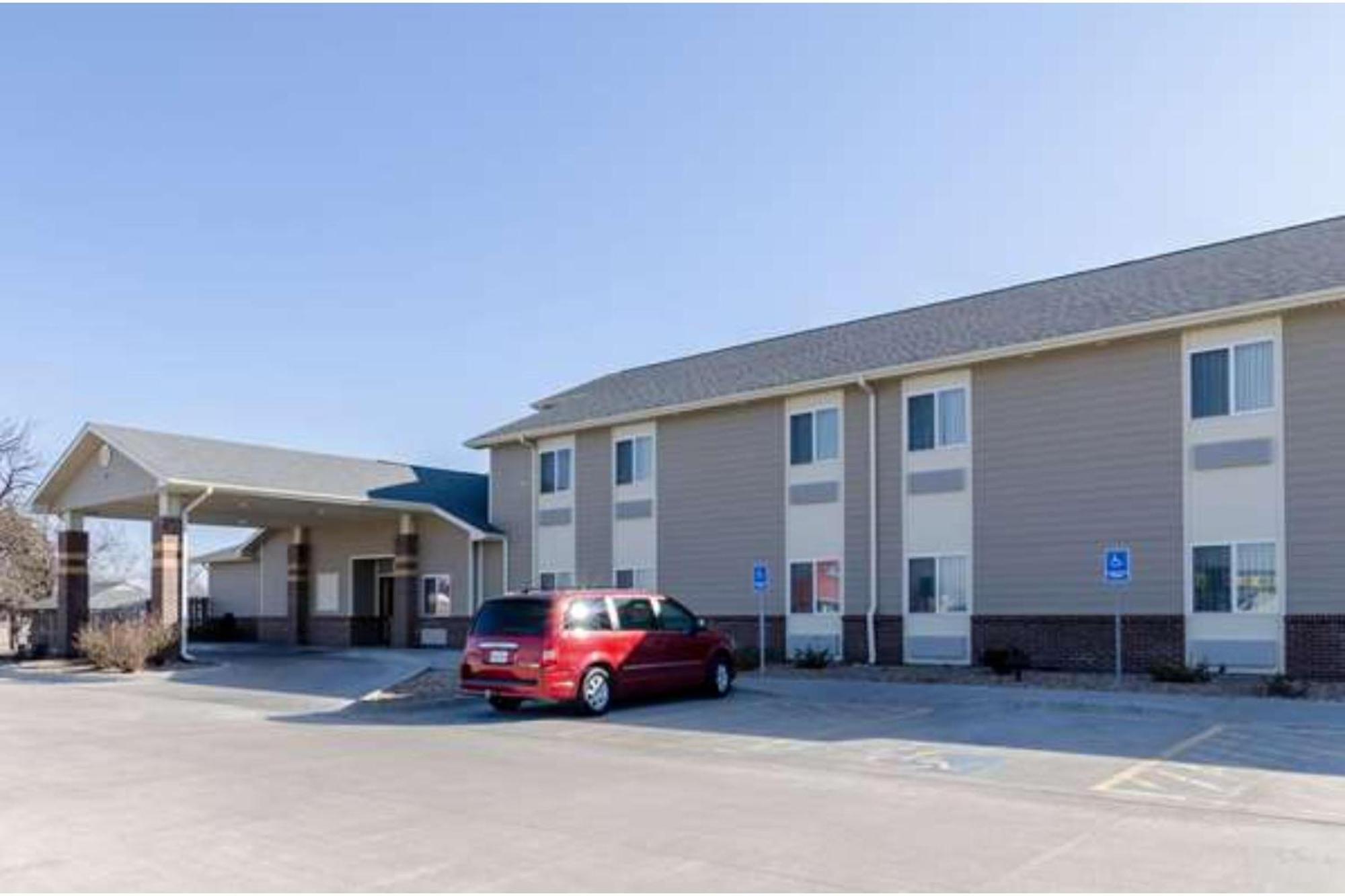 Park View Inn & Suites Hoisington Near Great Bend Eksteriør billede