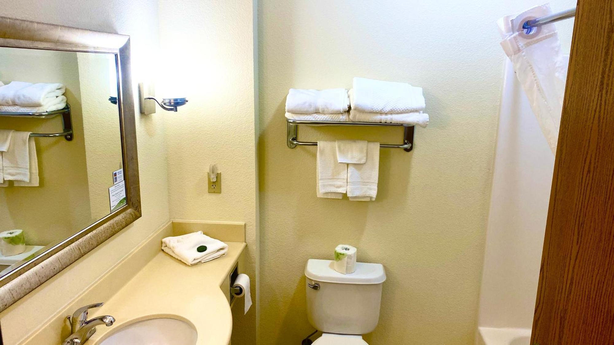 Park View Inn & Suites Hoisington Near Great Bend Eksteriør billede